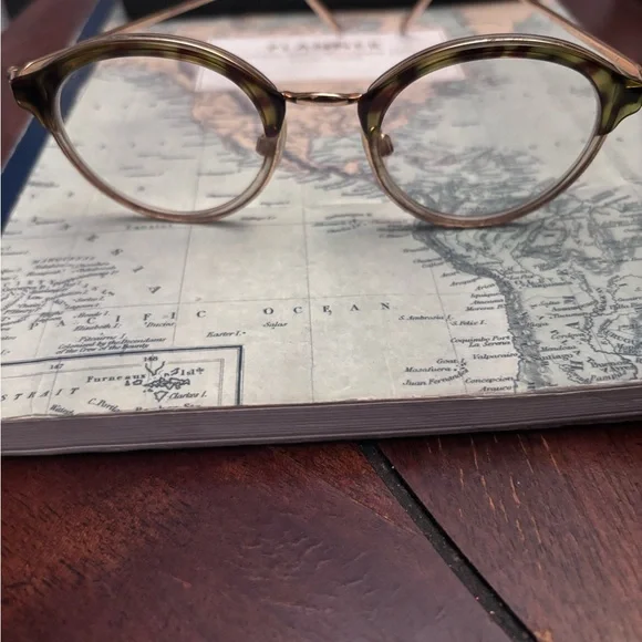 Warby Parker Round Tortoise Glasses - Picture 4 of 6